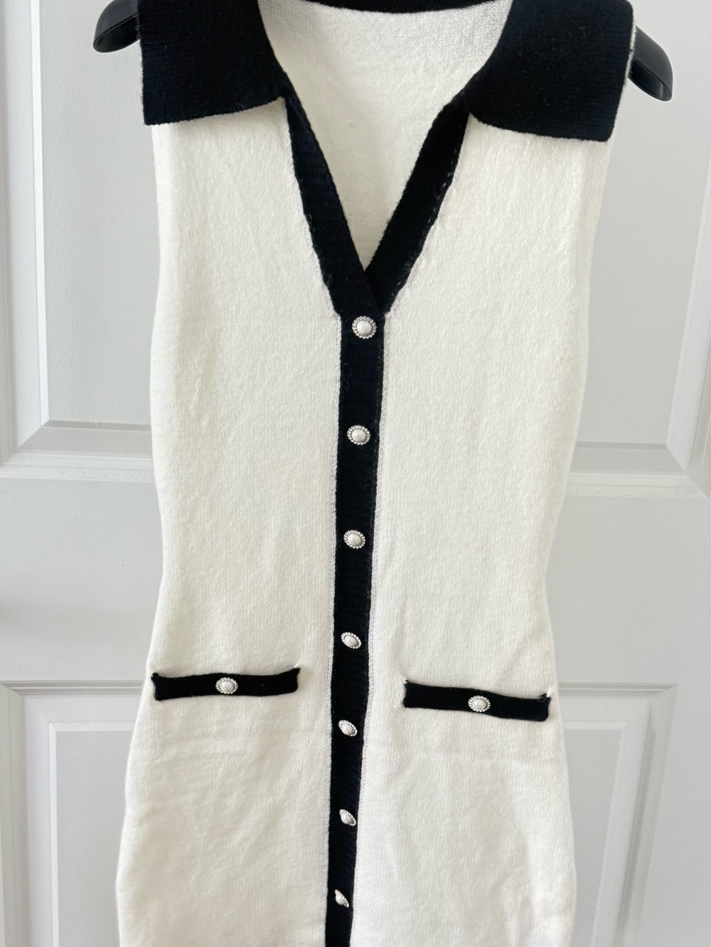 Women's Sleeveless Knit Mini Dress with Black Collar